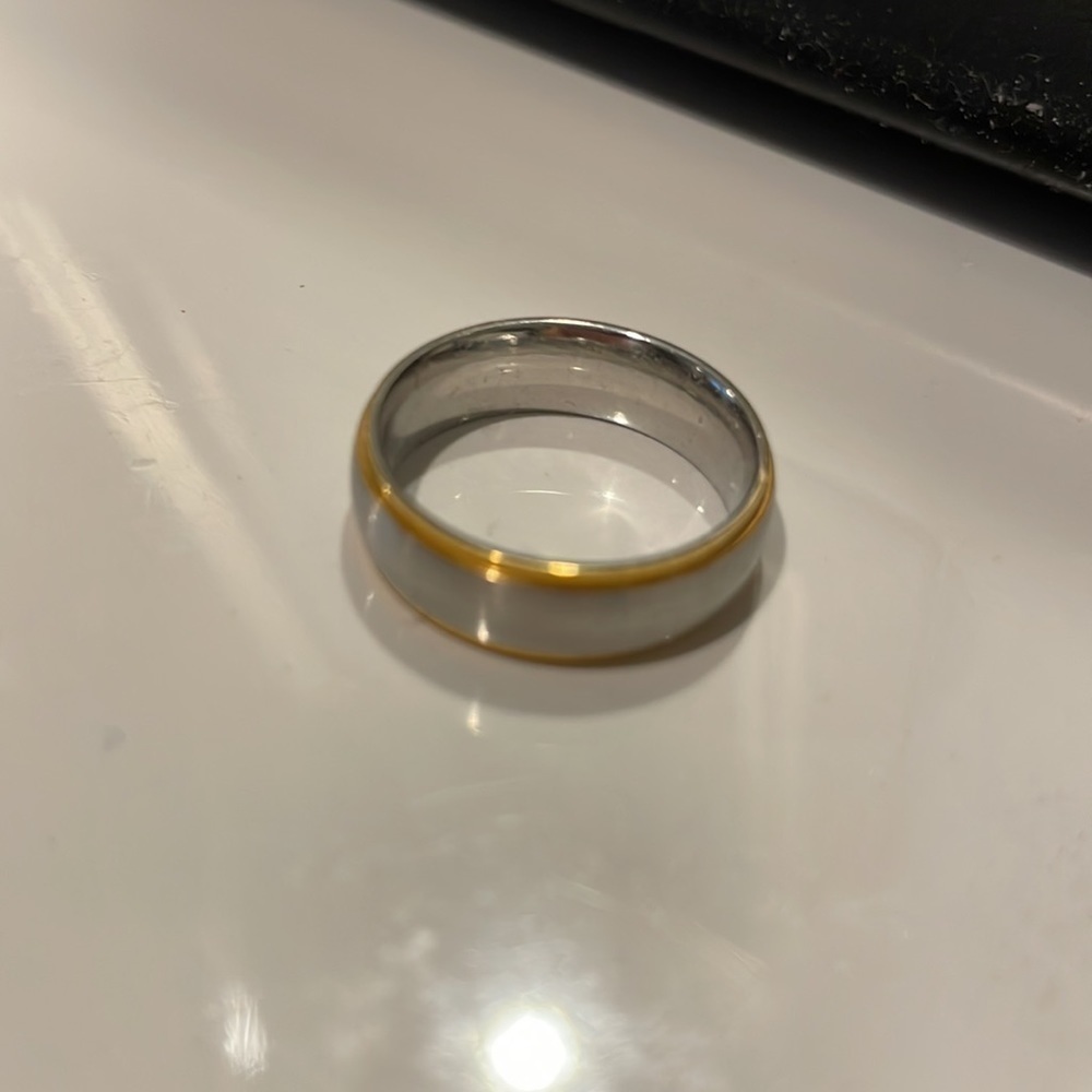 2 tone ring! stainless & gold plated band 💛🩶